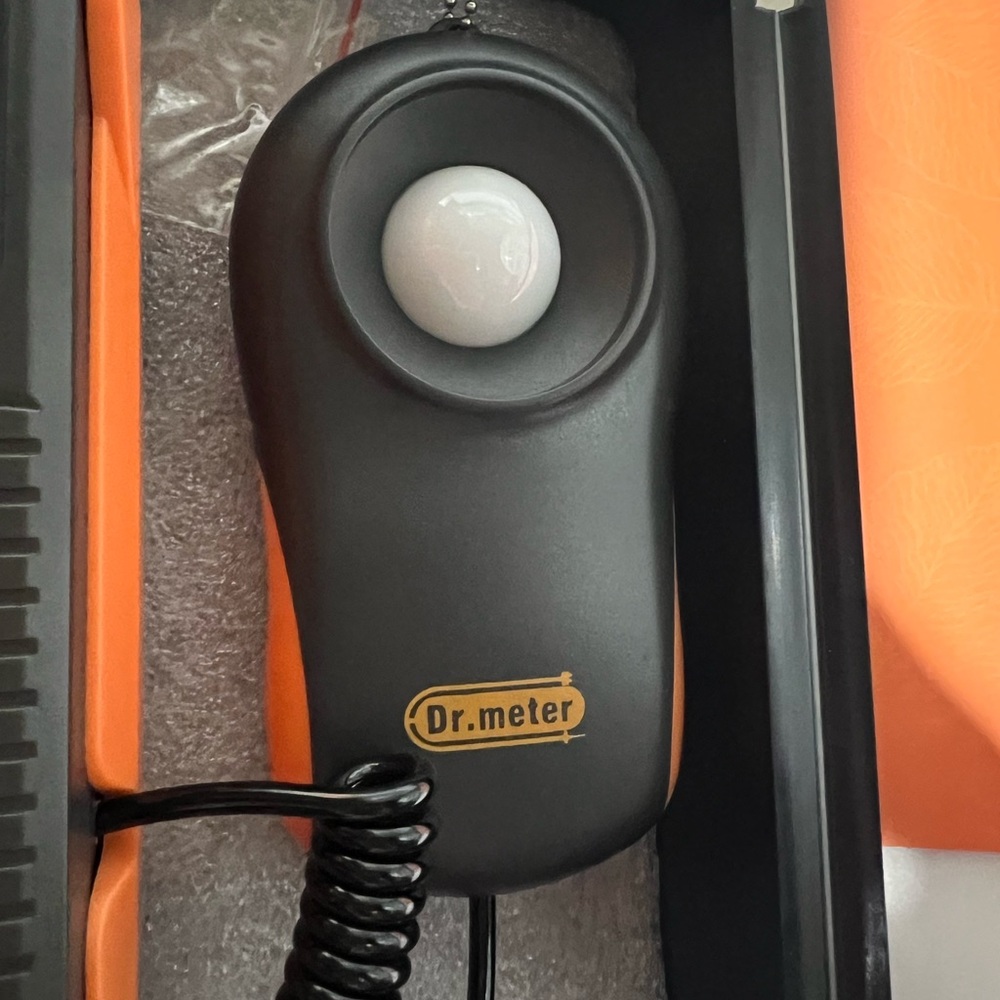 LIKE NEW - Dr. Meter Digital Plant Light Meter with Hard Case - Model LX1330B - Picture 5 of 6